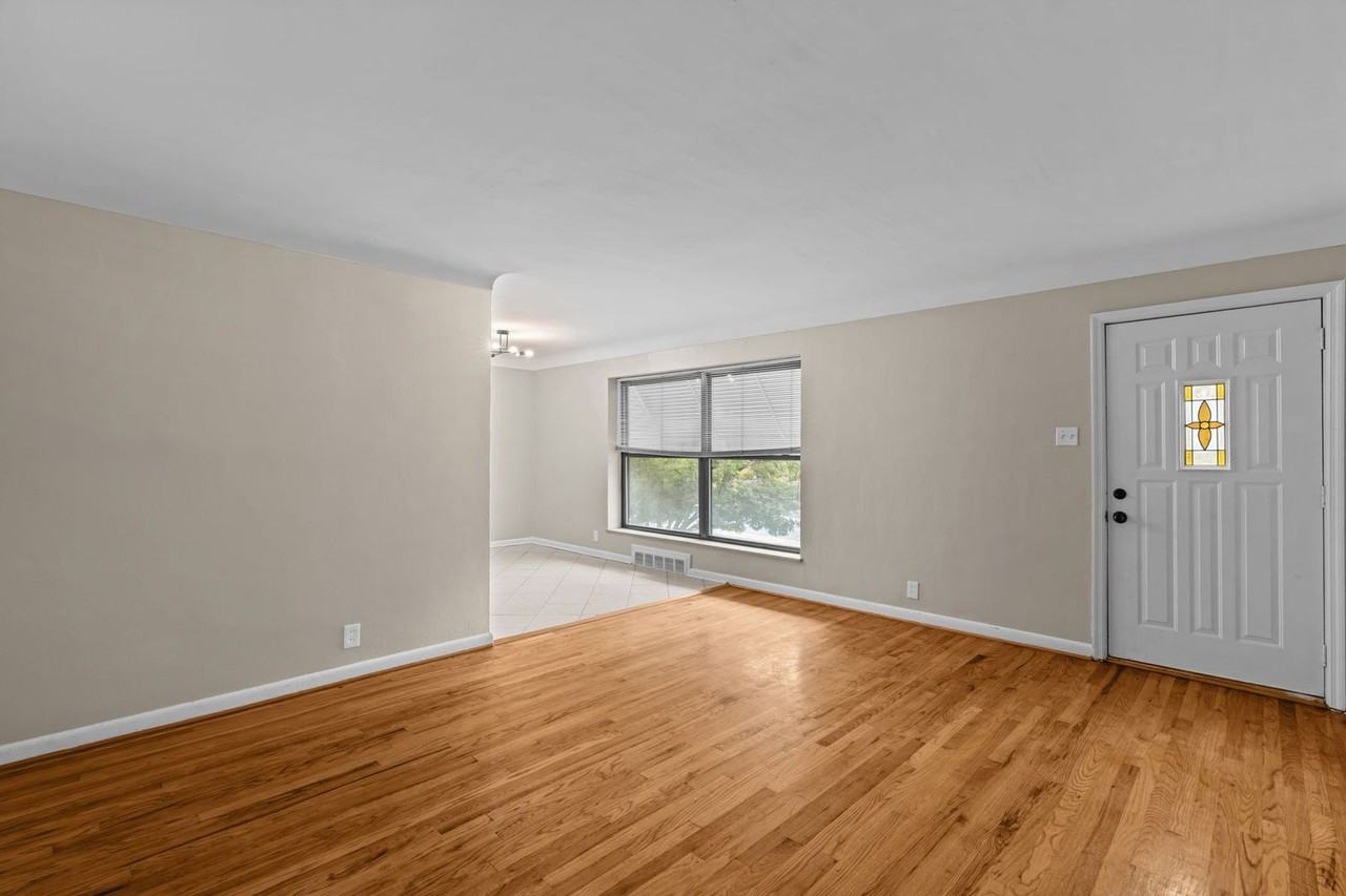 520 N Laclede Station Rd - Photo 2 of 32