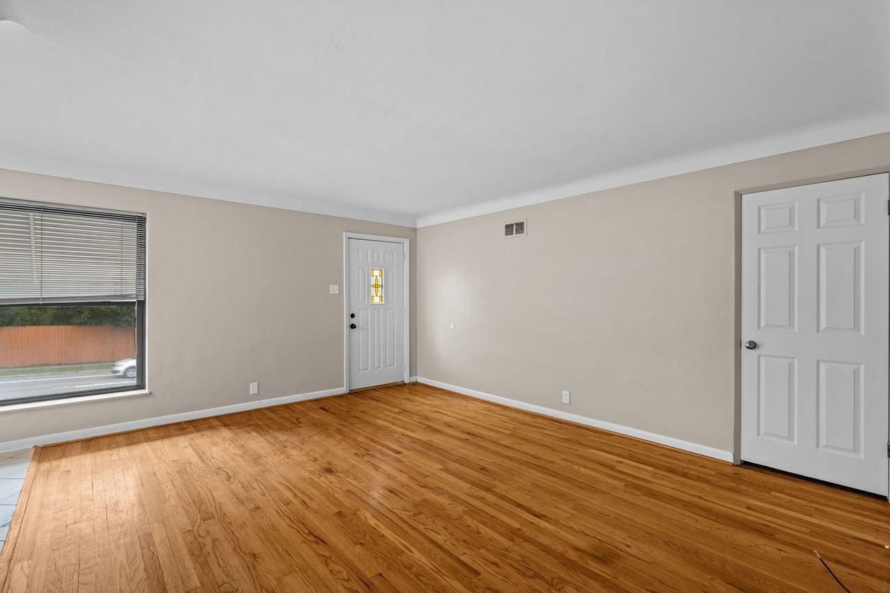 520 N Laclede Station Rd - Photo 3 of 32