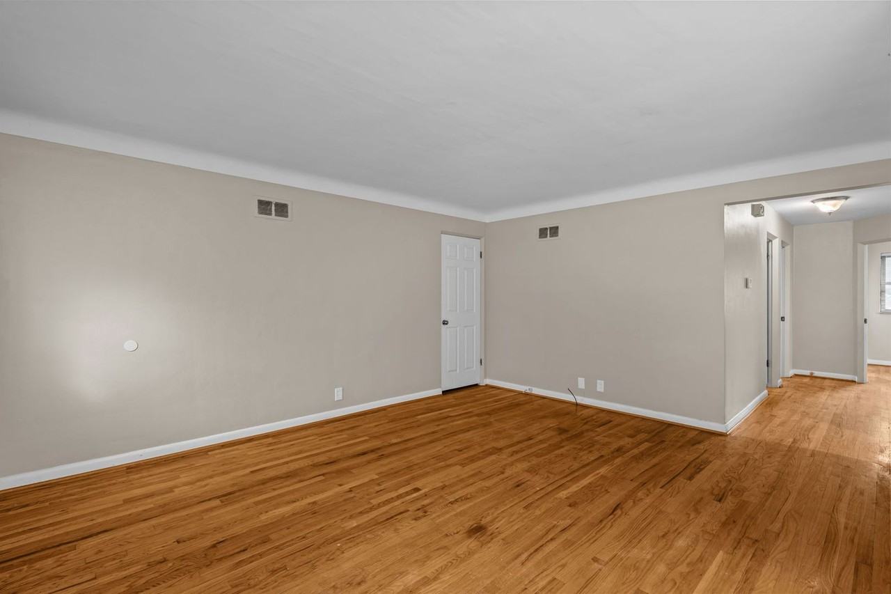 520 N Laclede Station Rd - Photo 4 of 32
