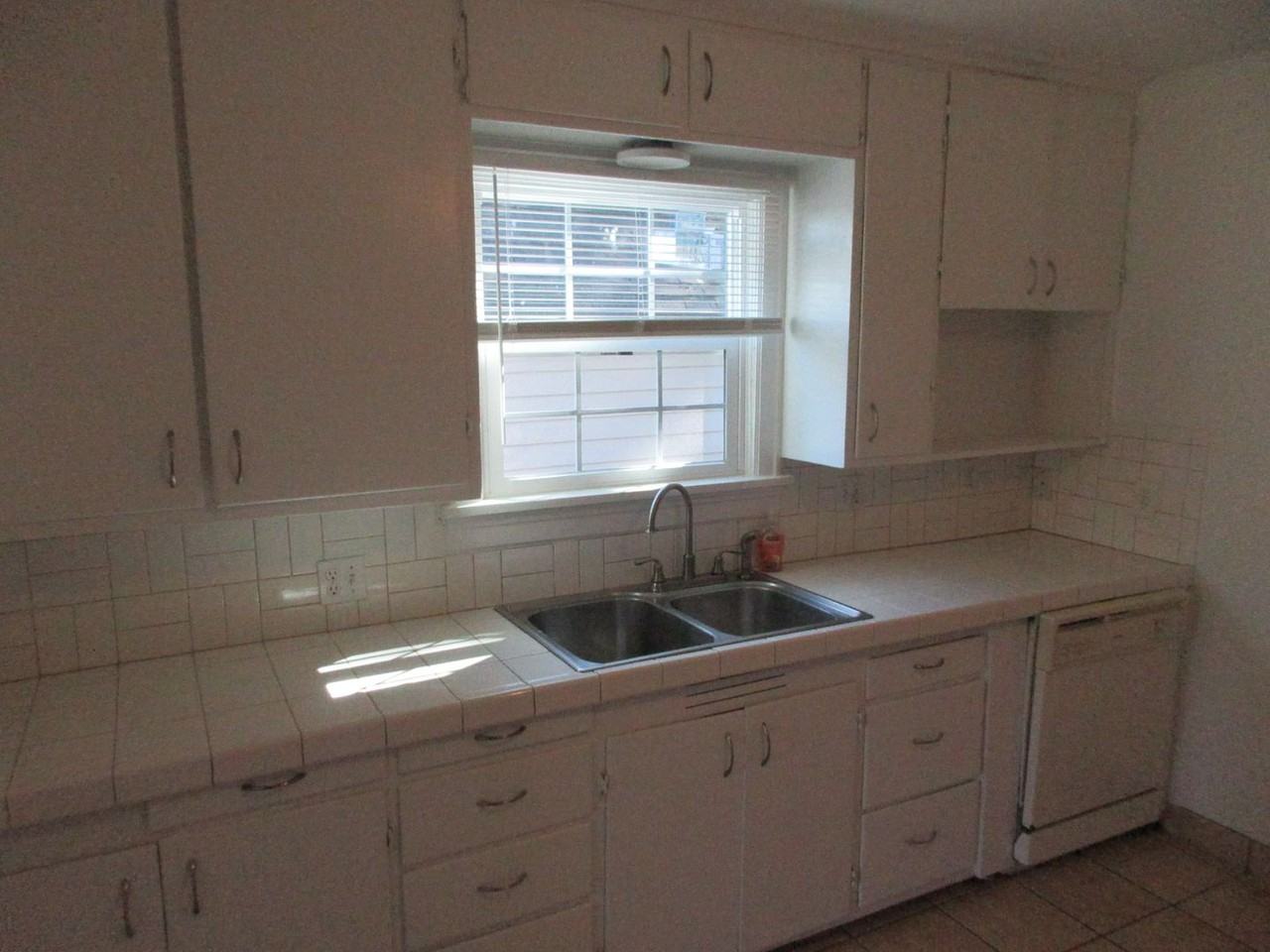 2810 Claxter Rd Ne - Photo 7 of 26