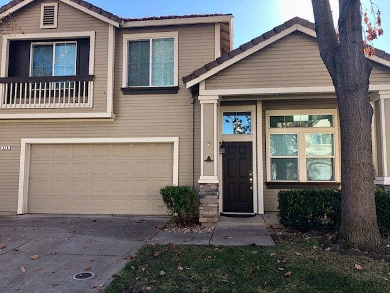 370 Coventry Cir - Photo 2 of 19