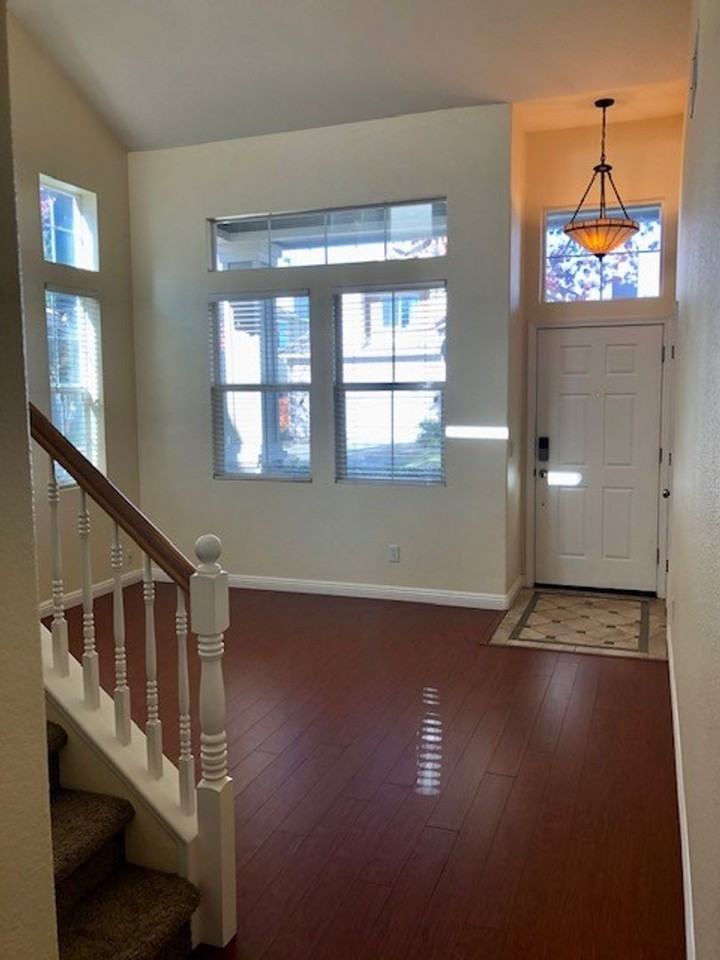 370 Coventry Cir - Photo 3 of 19