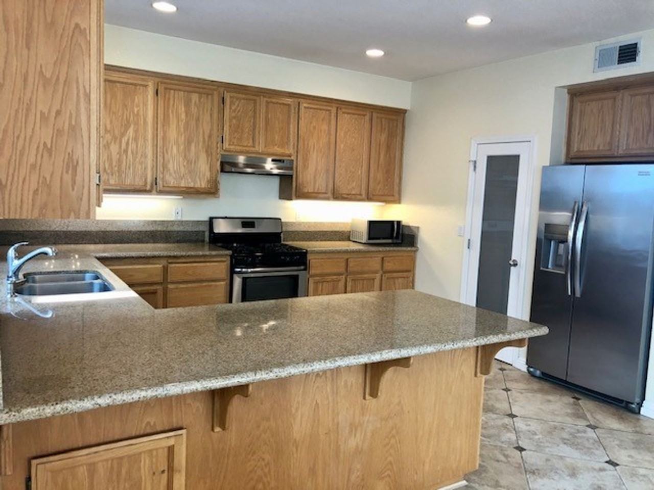 370 Coventry Cir - Photo 7 of 19