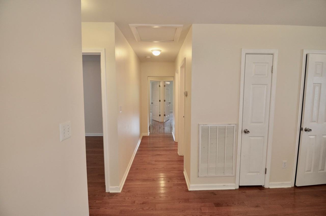 114 Eugene St - Photo 5 of 18
