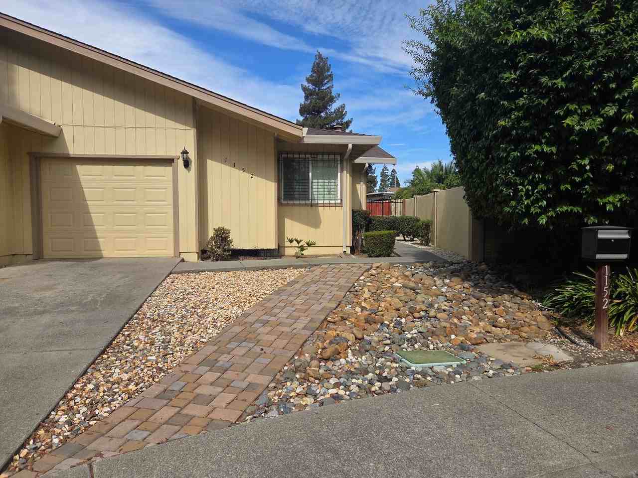 1152 Frost Pl - Photo 2 of 22