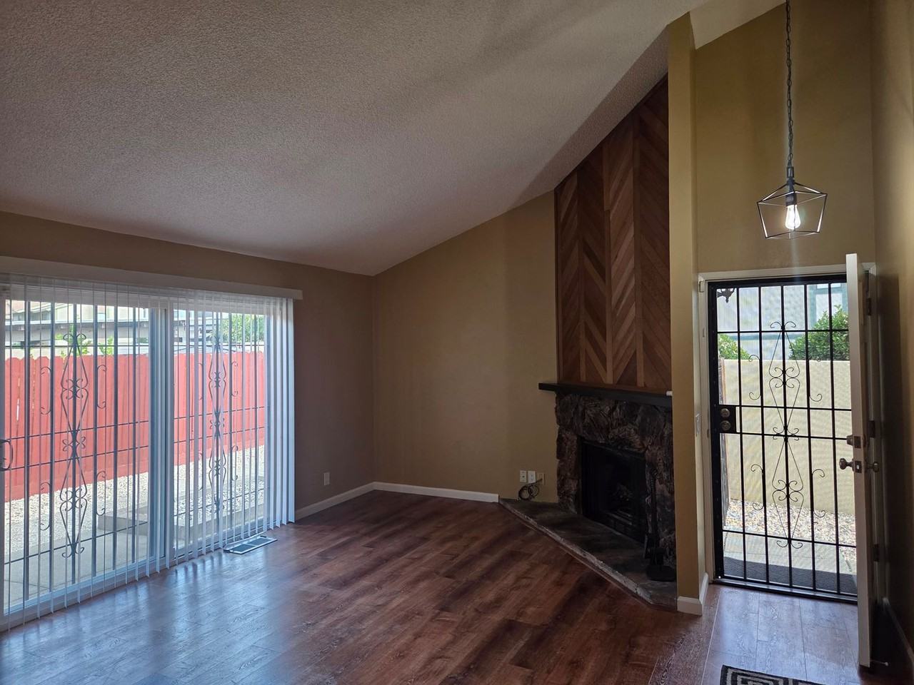 1152 Frost Pl - Photo 3 of 22