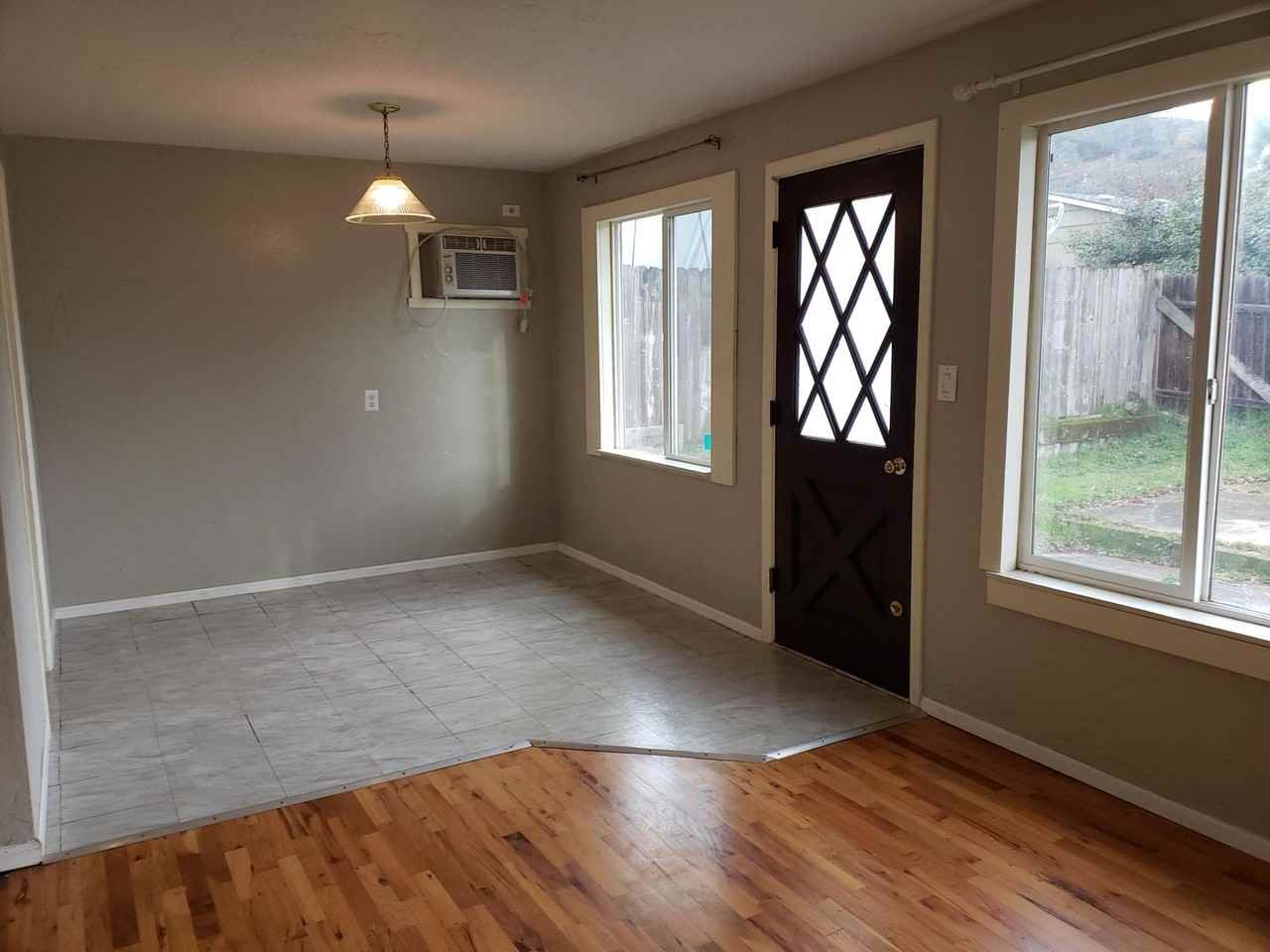 3083 Ne Vine St - Photo 3 of 13