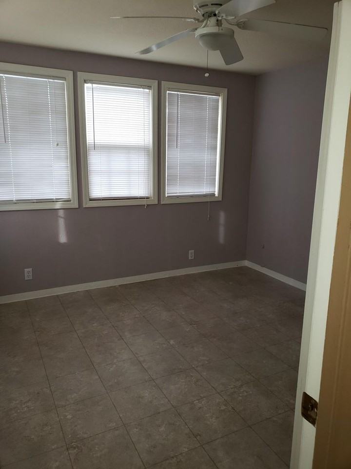 3083 Ne Vine St - Photo 5 of 13