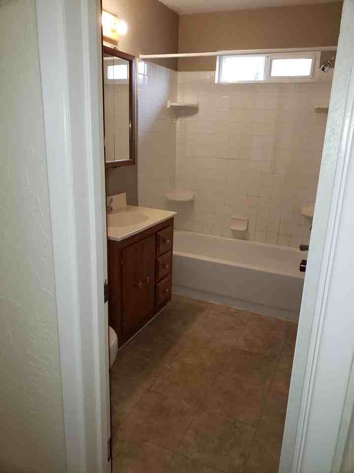3083 Ne Vine St - Photo 6 of 13