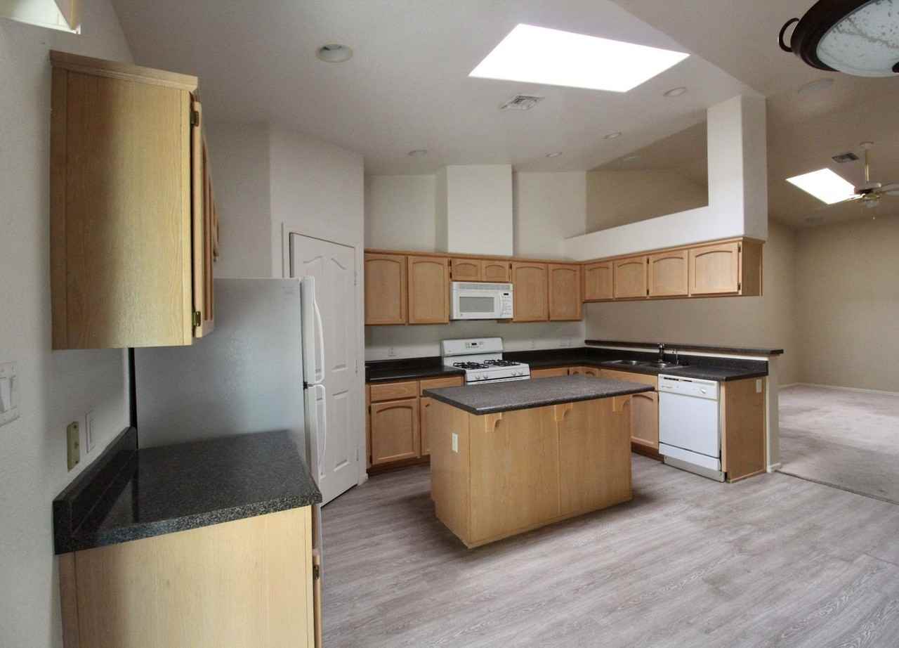 10683 E 34th Pl - Photo 4 of 15