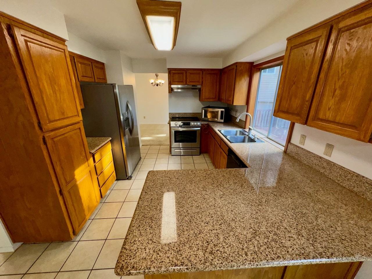 142 Kingsgate Rd - Photo 4 of 14