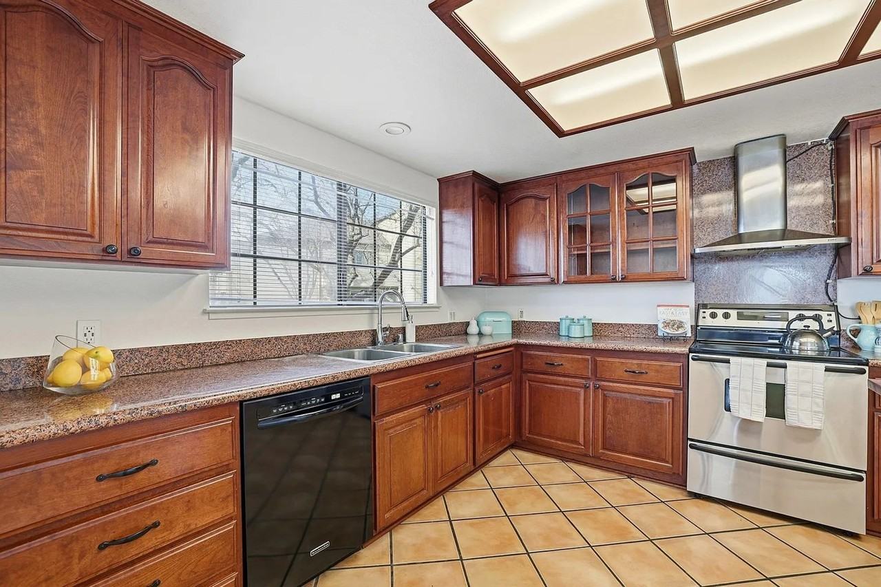 3241 Heather Ridge Ct - Photo 6 of 17