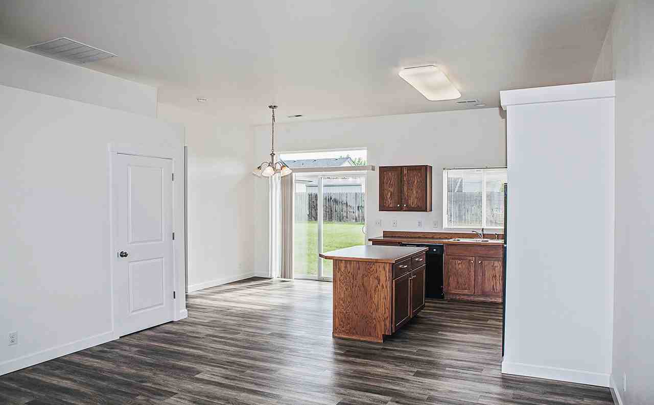2494 N Tiatan St - Photo 6 of 30