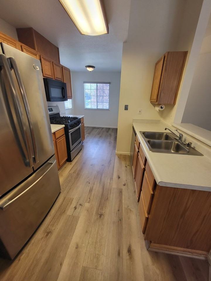 4999 Bayridge Ln - Photo 2 of 8