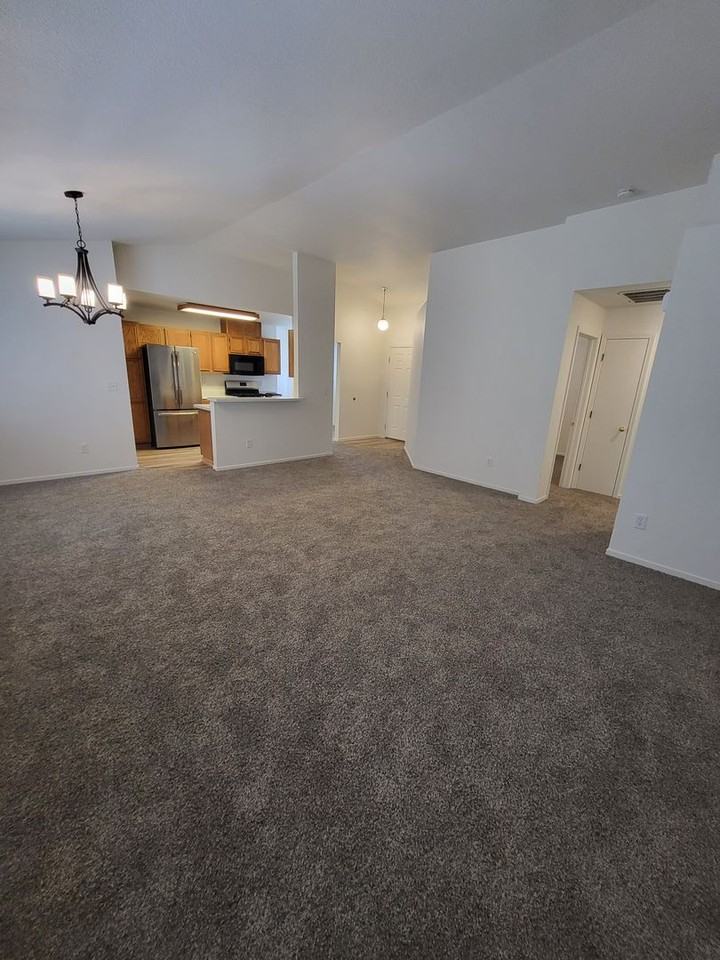 4999 Bayridge Ln - Photo 3 of 8