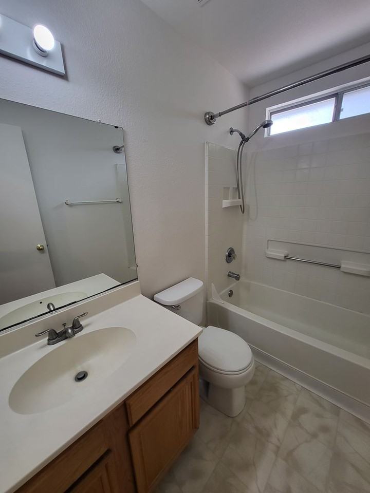 4999 Bayridge Ln - Photo 5 of 8