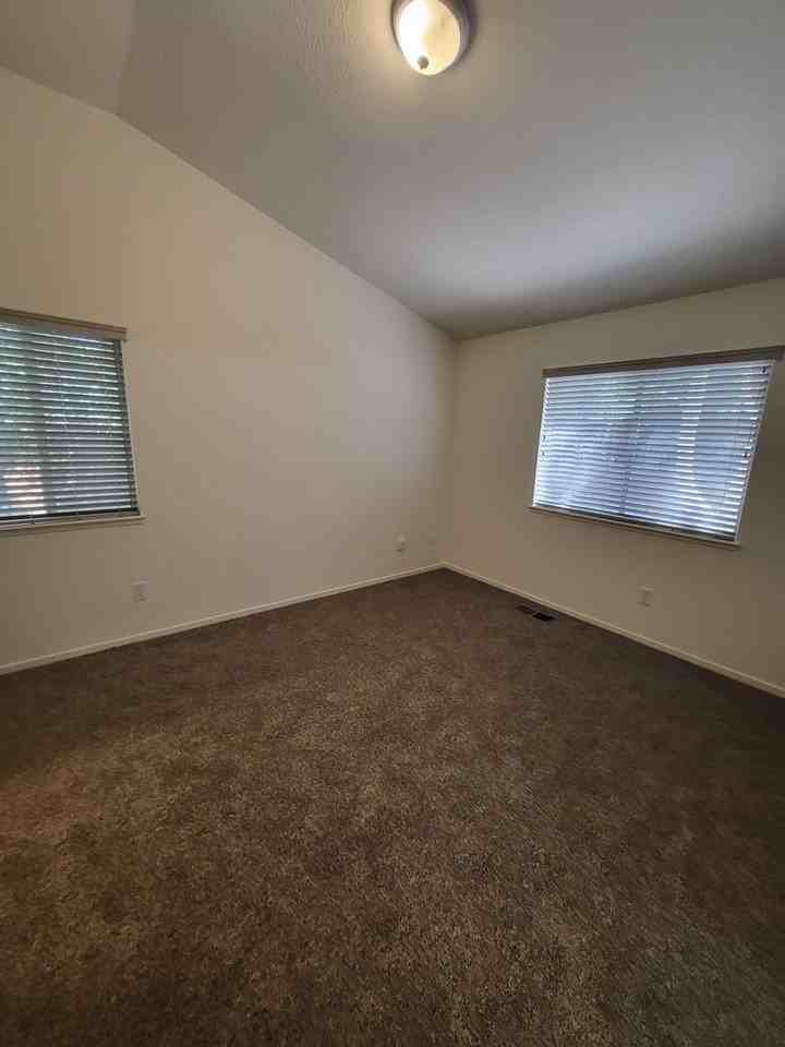 4999 Bayridge Ln - Photo 6 of 8