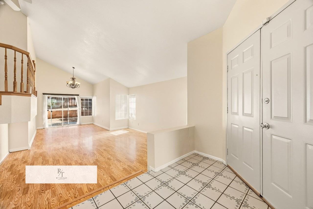 10670 Village Rd - Photo 3 of 36