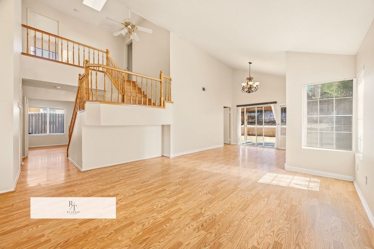 10670 Village Rd - Photo 4 of 36