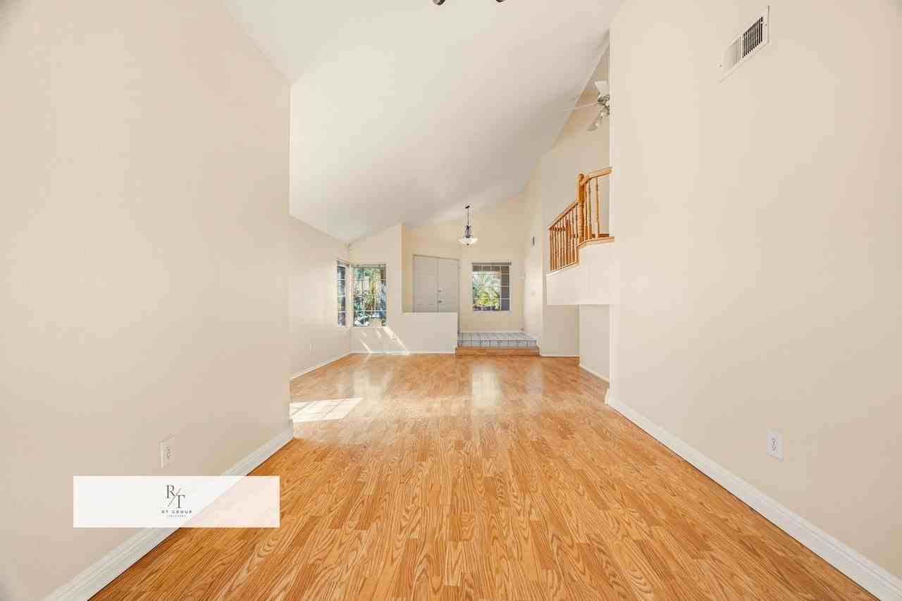 10670 Village Rd - Photo 7 of 36