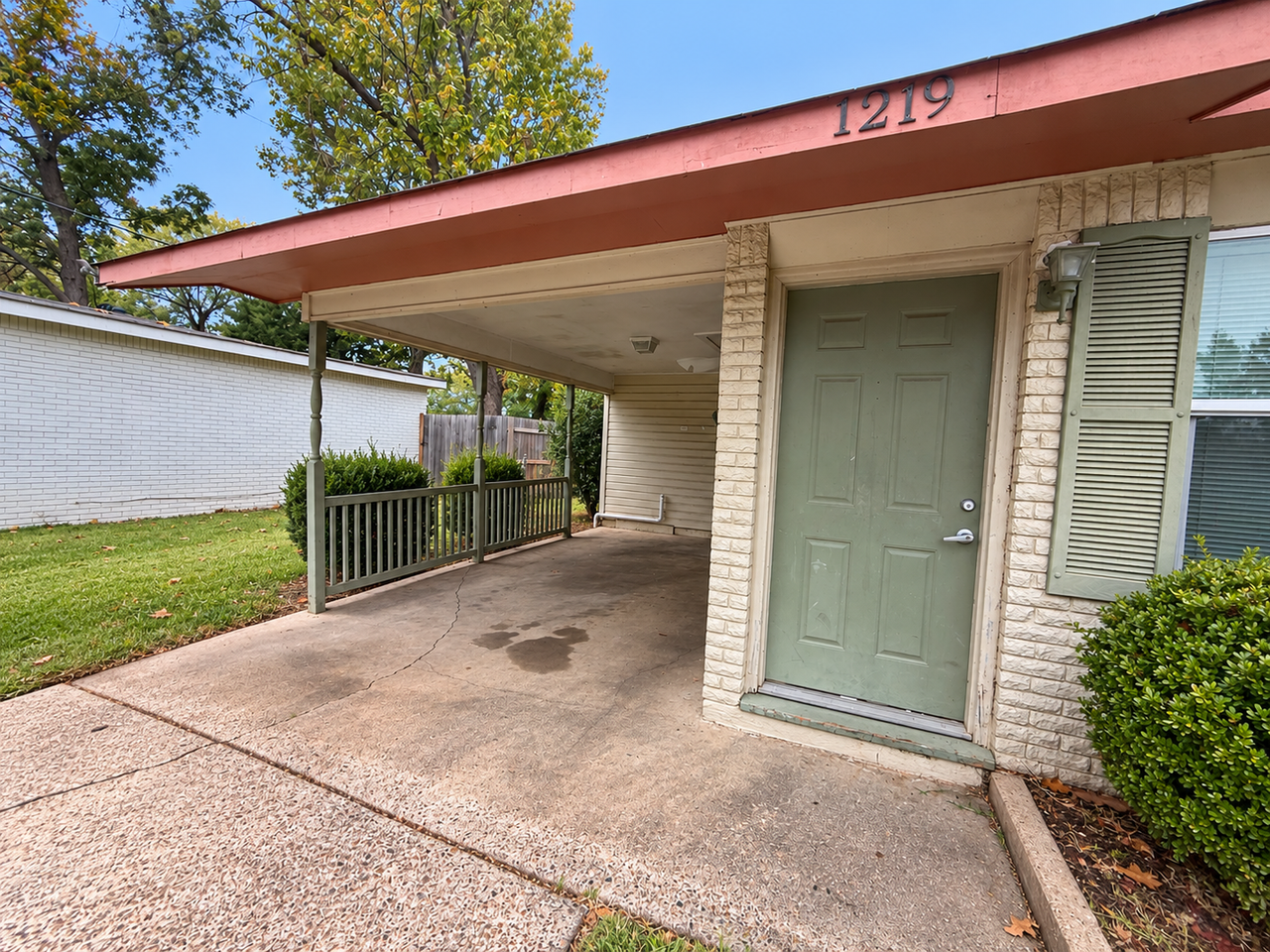 1219 Gladiolus St - Photo 3 of 50