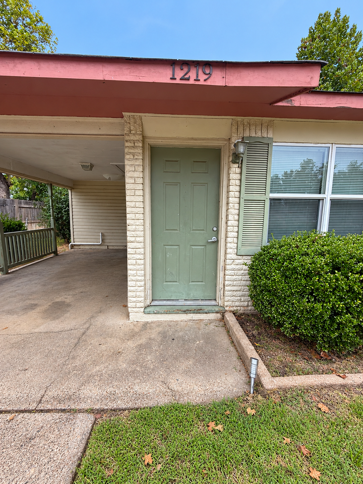 1219 Gladiolus St - Photo 4 of 50