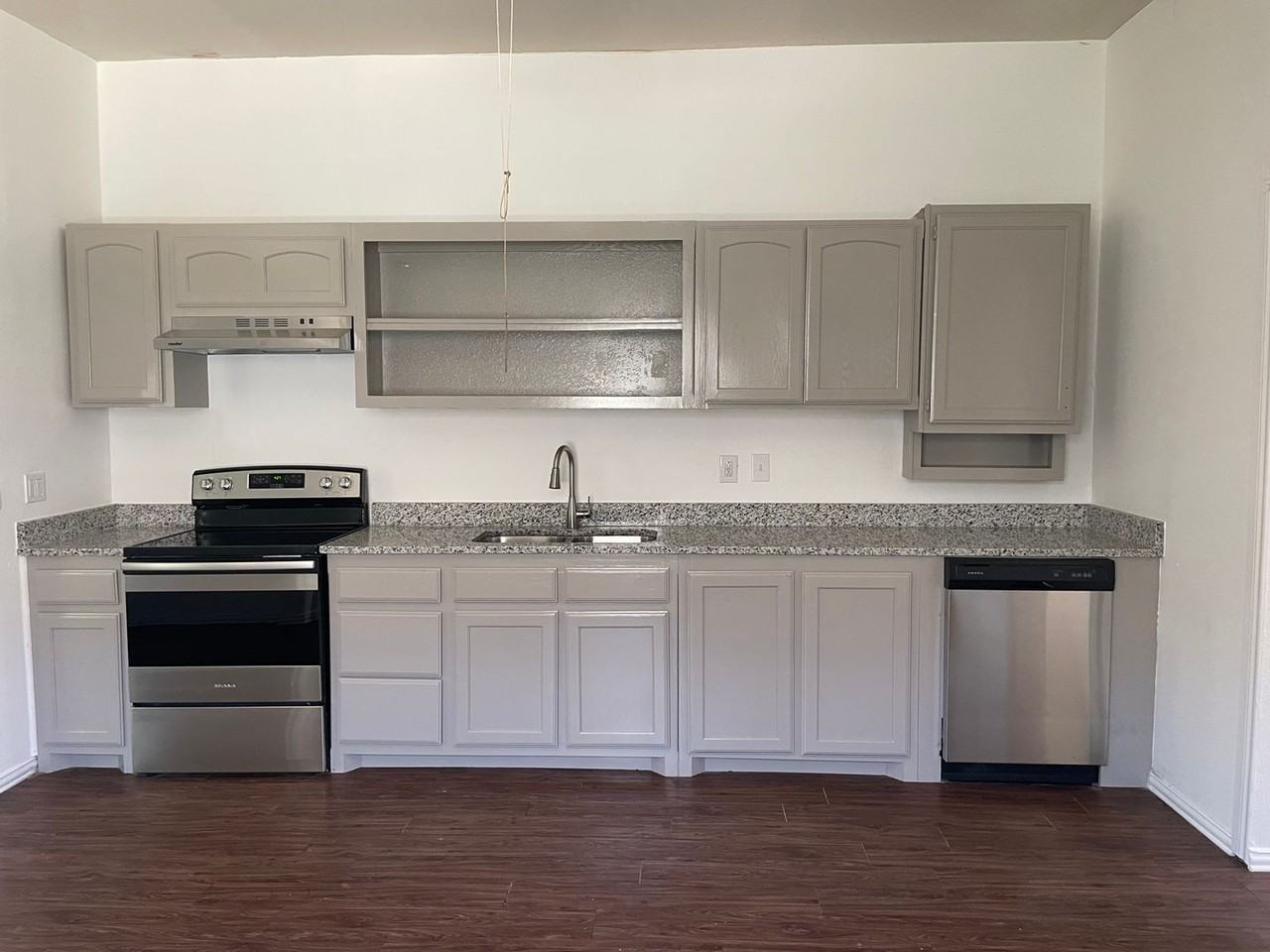 2518 Carter Ave - Photo 3 of 20