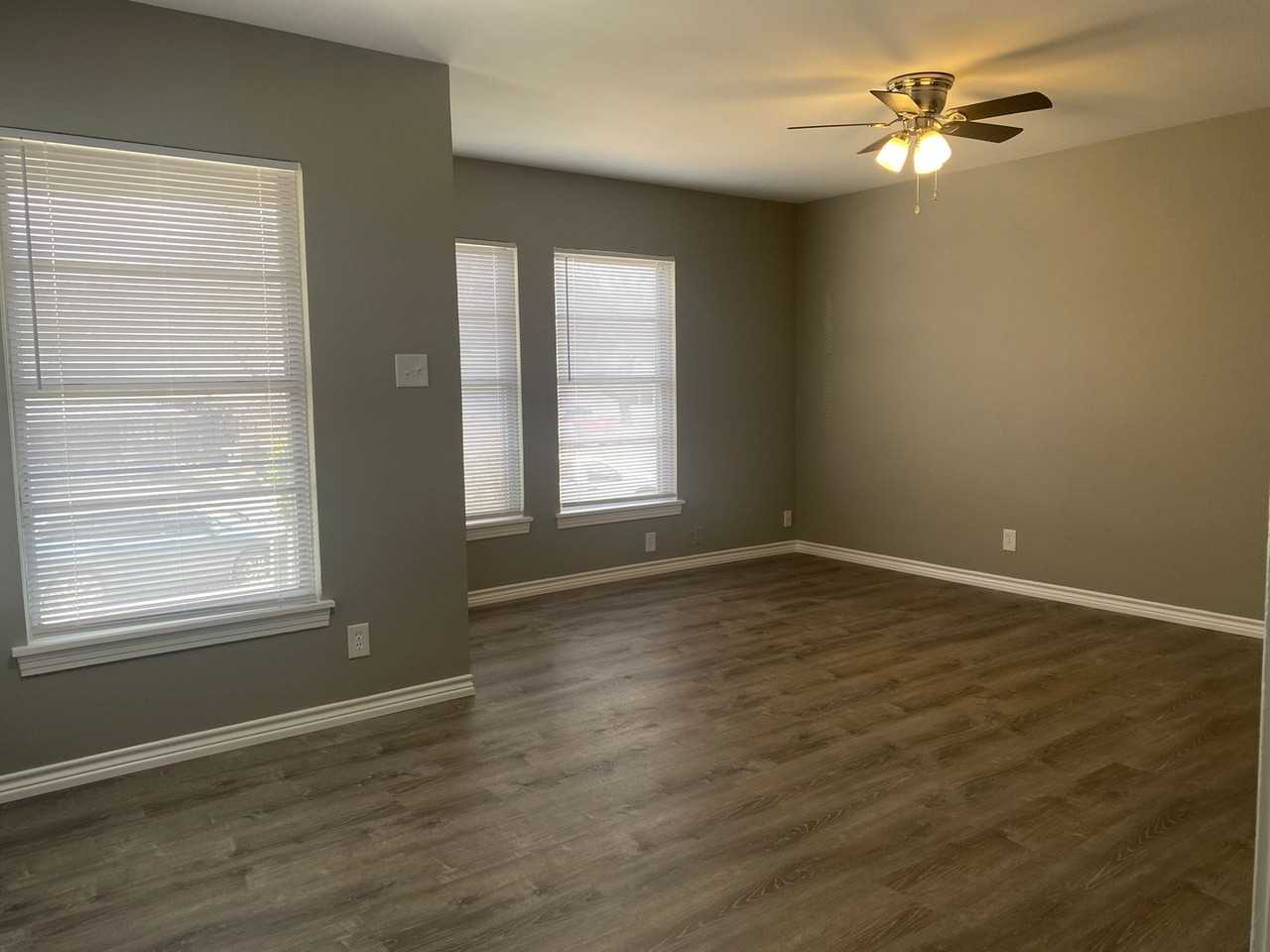 1222 S Lamar St - Photo 2 of 13