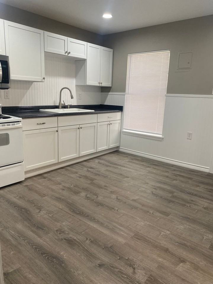 1222 S Lamar St - Photo 3 of 13