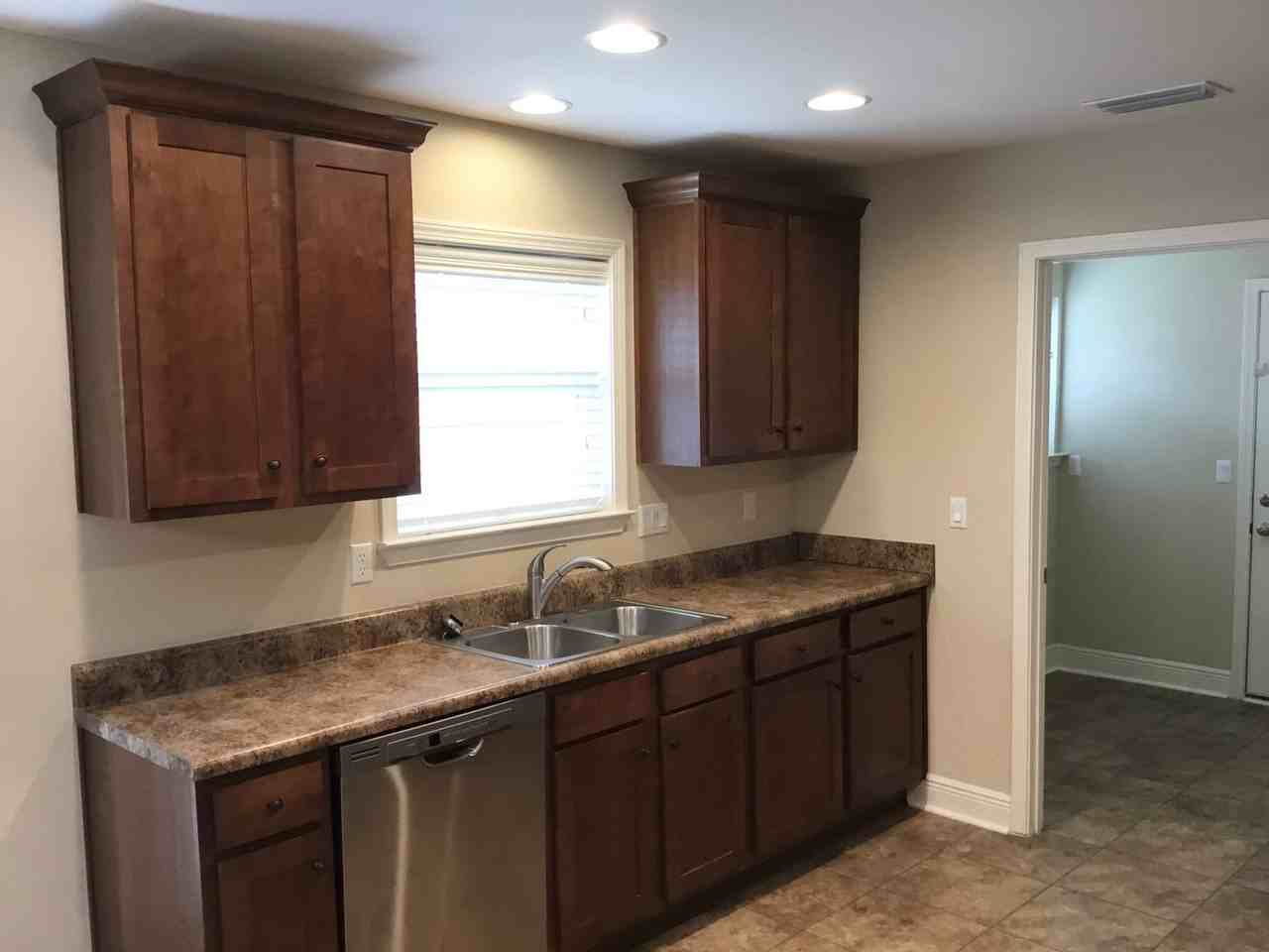 119 Southwark Ave - Photo 3 of 22