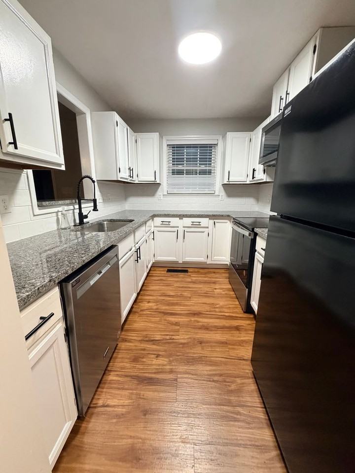 2372 Governors Ct - Photo 7 of 23