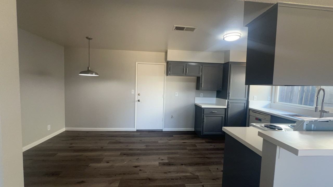 2710 Villa Dr - Photo 2 of 10