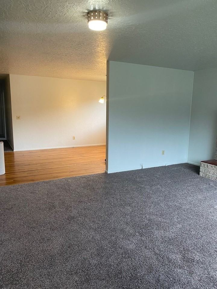 3332 H St - Photo 2 of 7