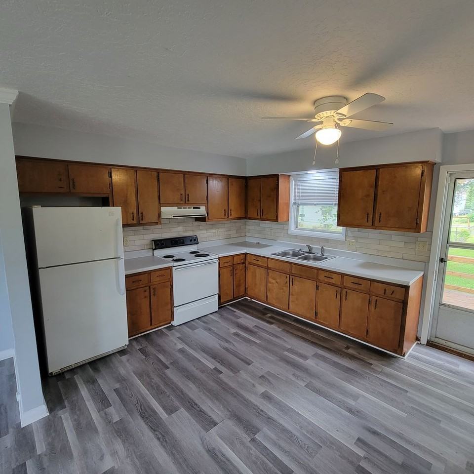 105 Knowles St - Photo 3 of 15