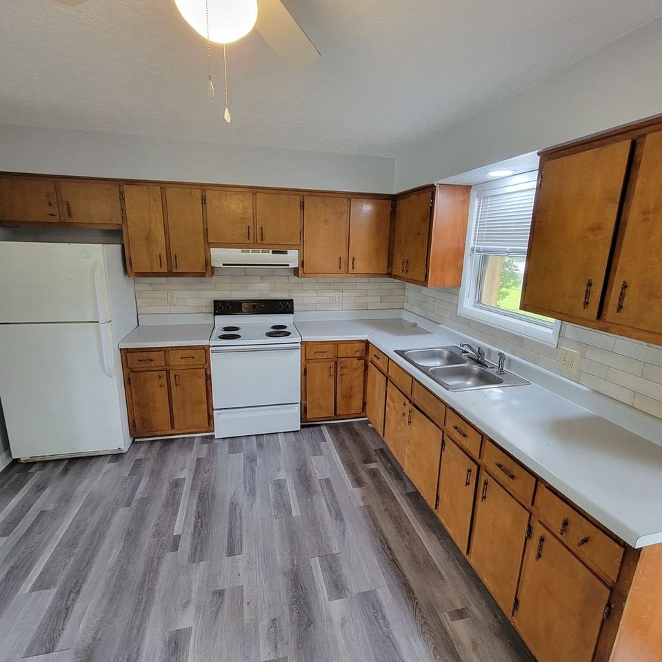 105 Knowles St - Photo 4 of 15