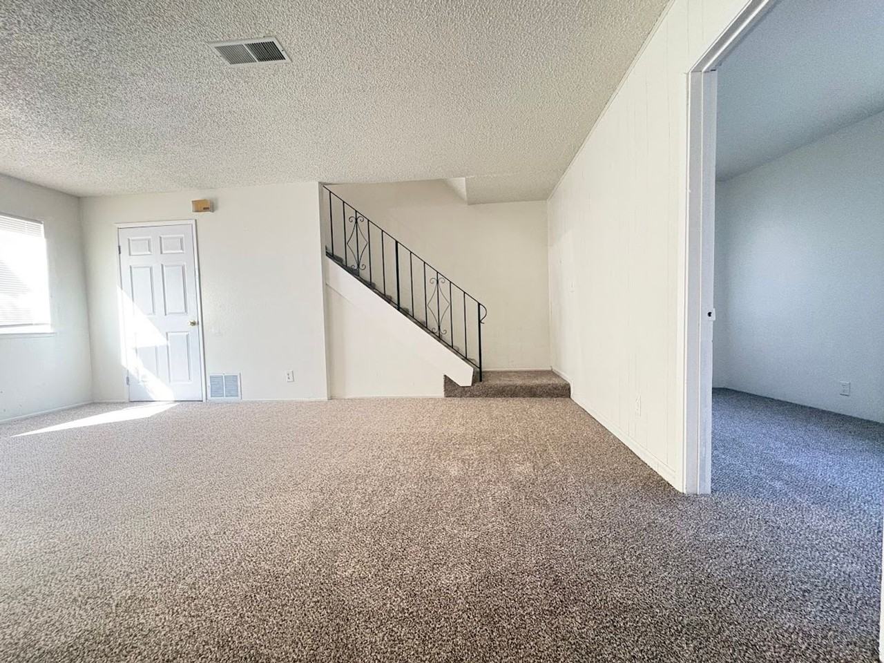 779 Elaine Dr - Photo 4 of 19