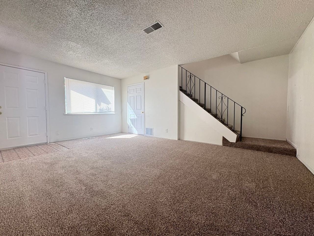 779 Elaine Dr - Photo 5 of 19