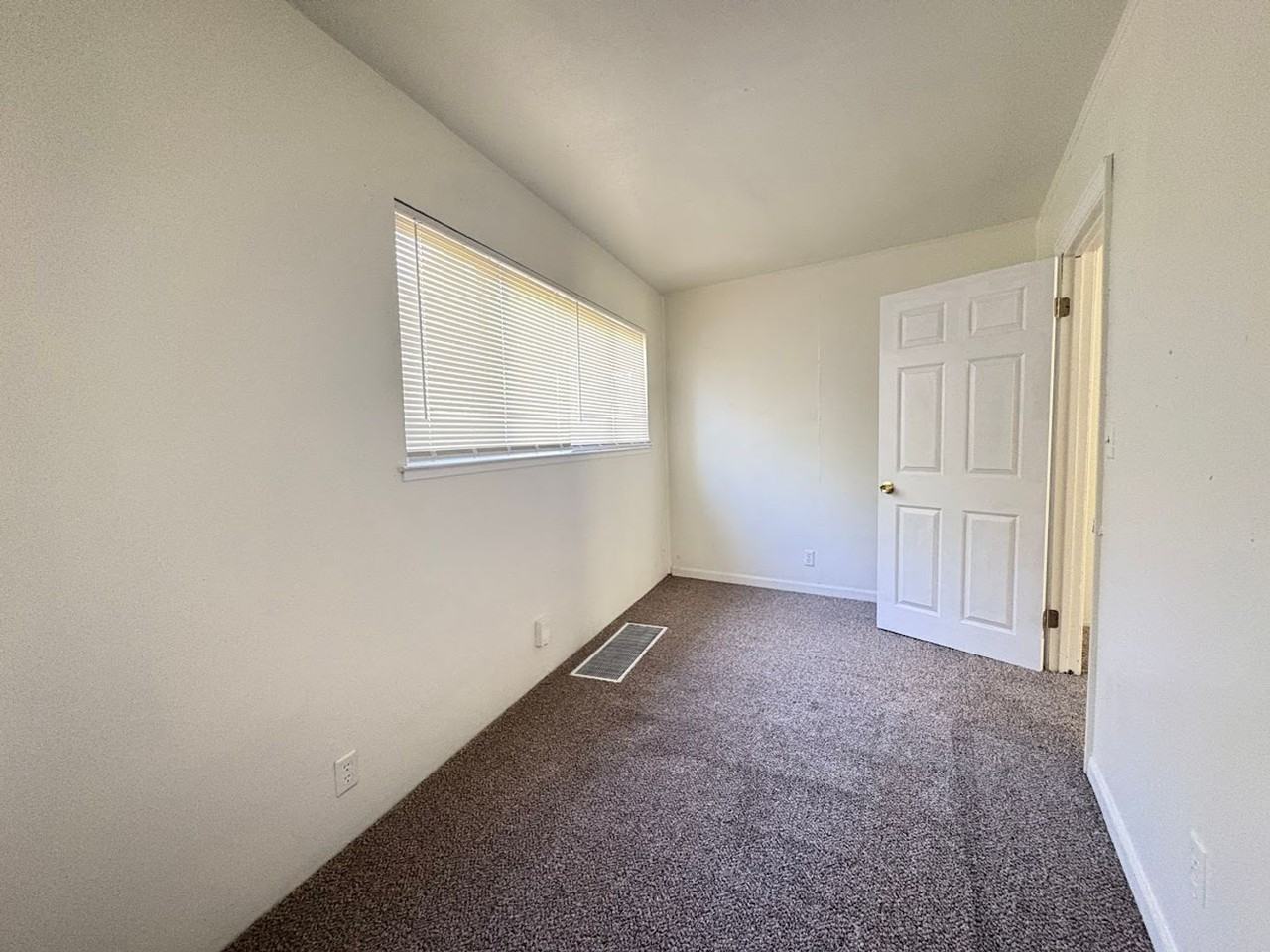 779 Elaine Dr - Photo 6 of 19
