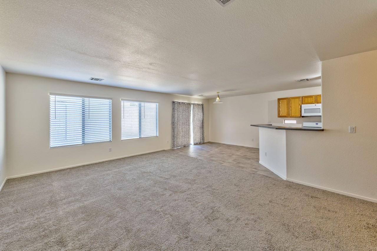 4816 Englewood Ave - Photo 2 of 15