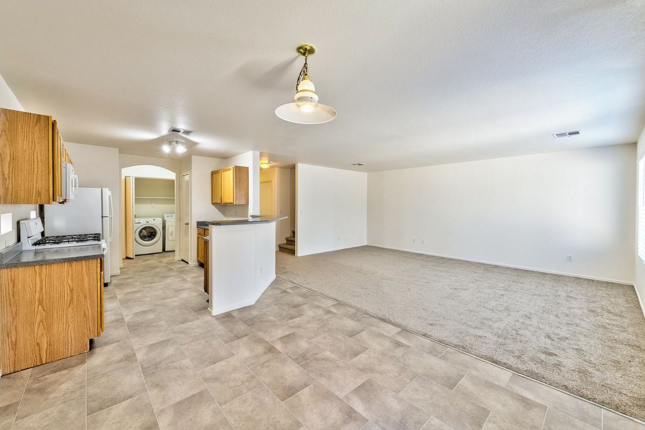 4816 Englewood Ave - Photo 3 of 15