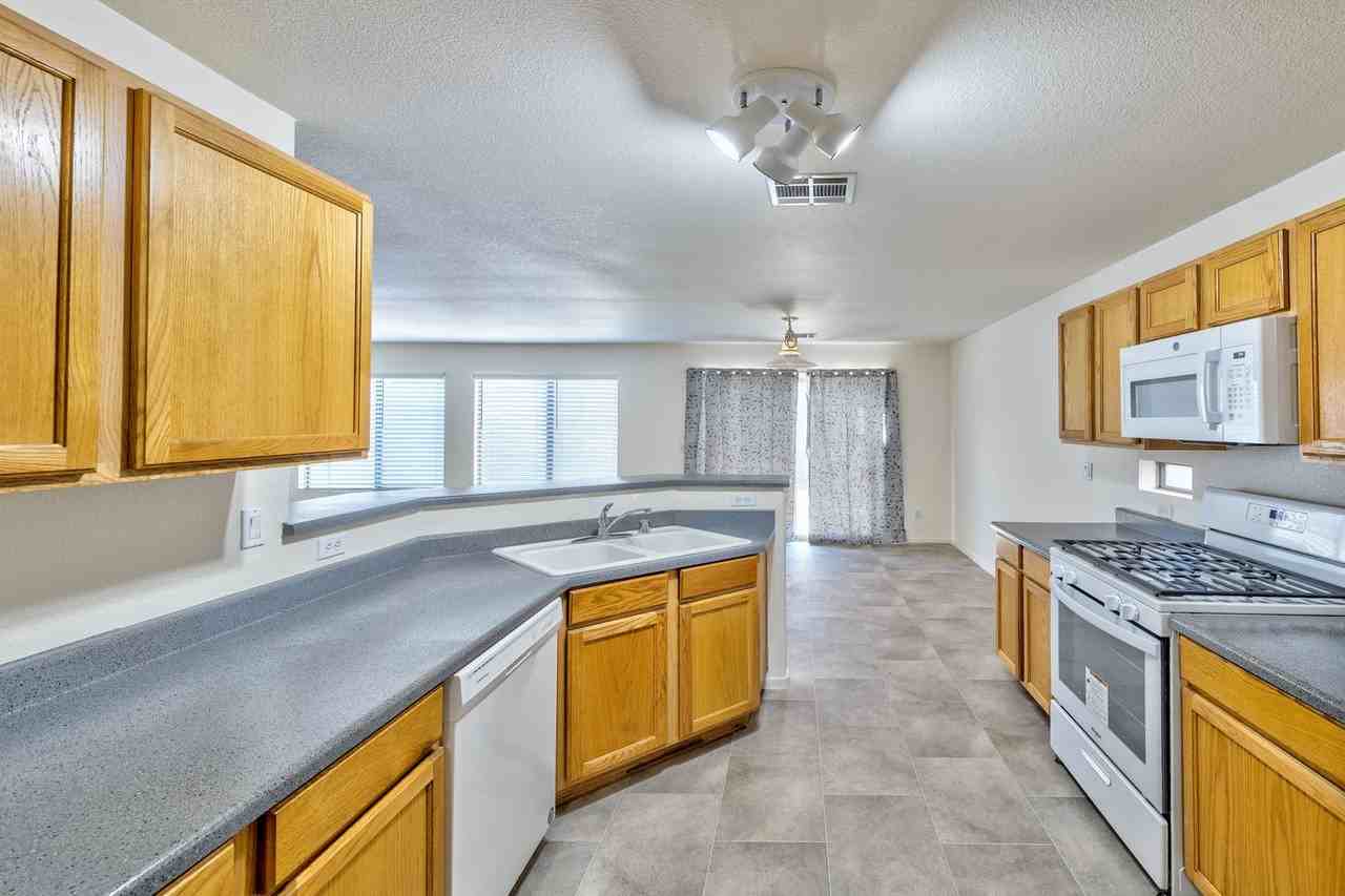 4816 Englewood Ave - Photo 5 of 15