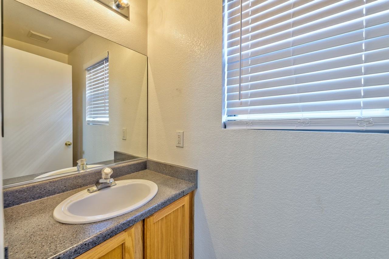 4816 Englewood Ave - Photo 6 of 15