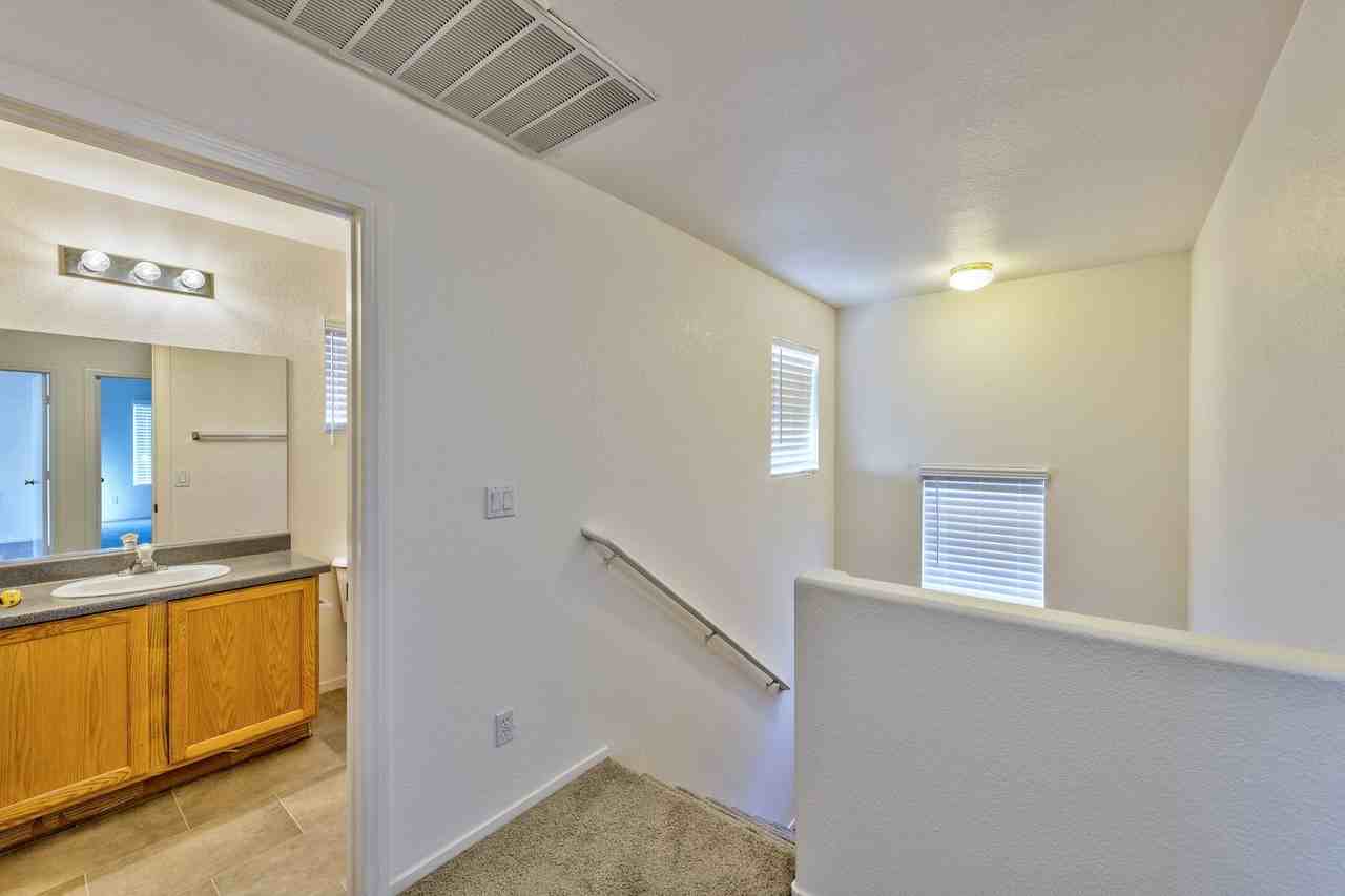 4816 Englewood Ave - Photo 7 of 15