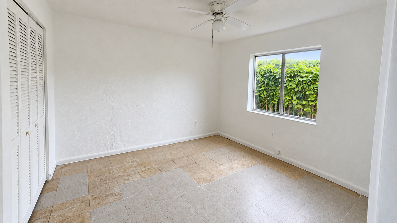 301 Nw 22nd St - Photo 6 of 8