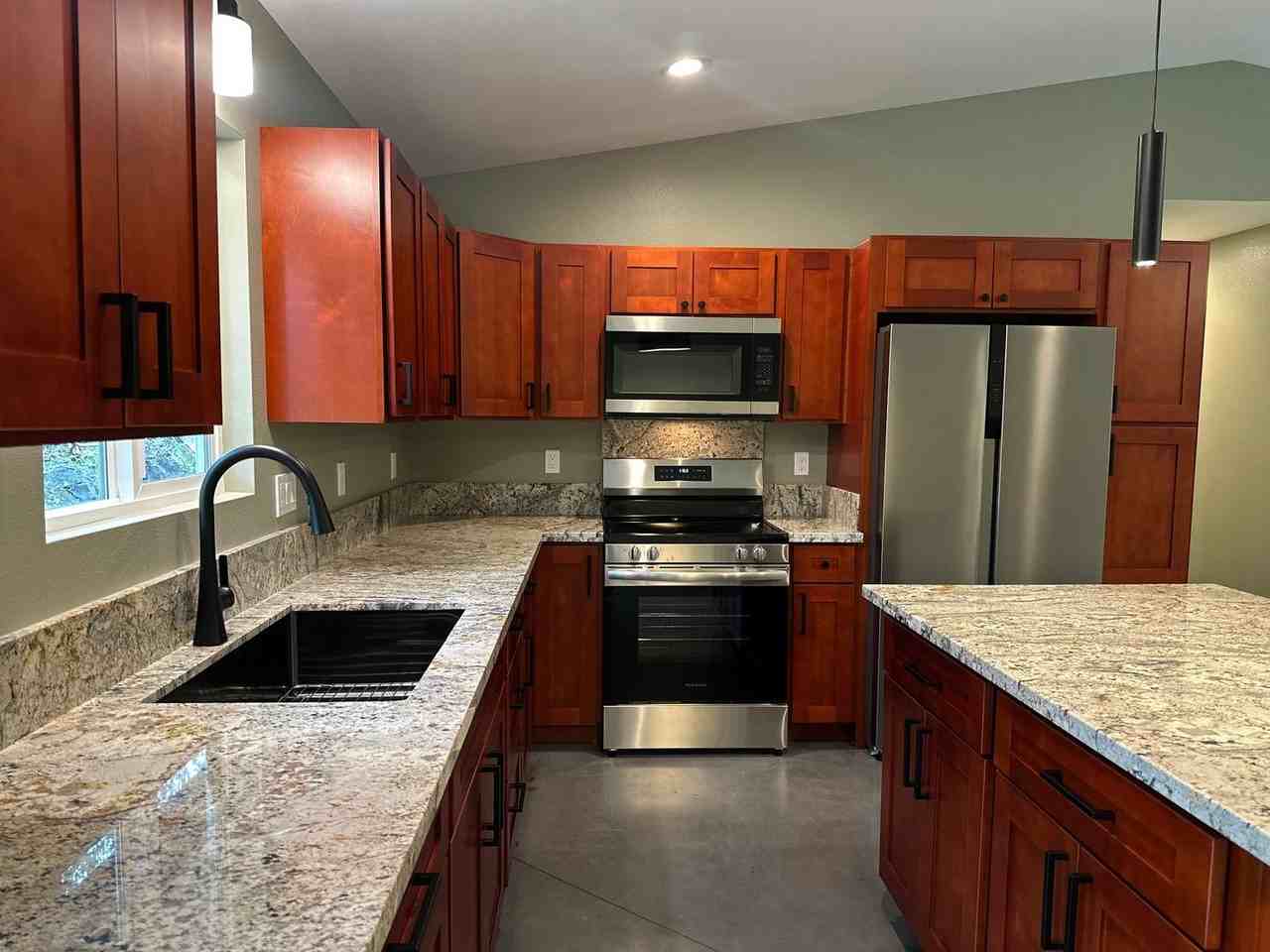11-3875 Liona St - Photo 2 of 10