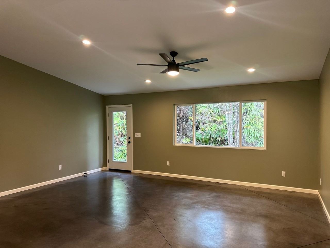 11-3875 Liona St - Photo 3 of 10