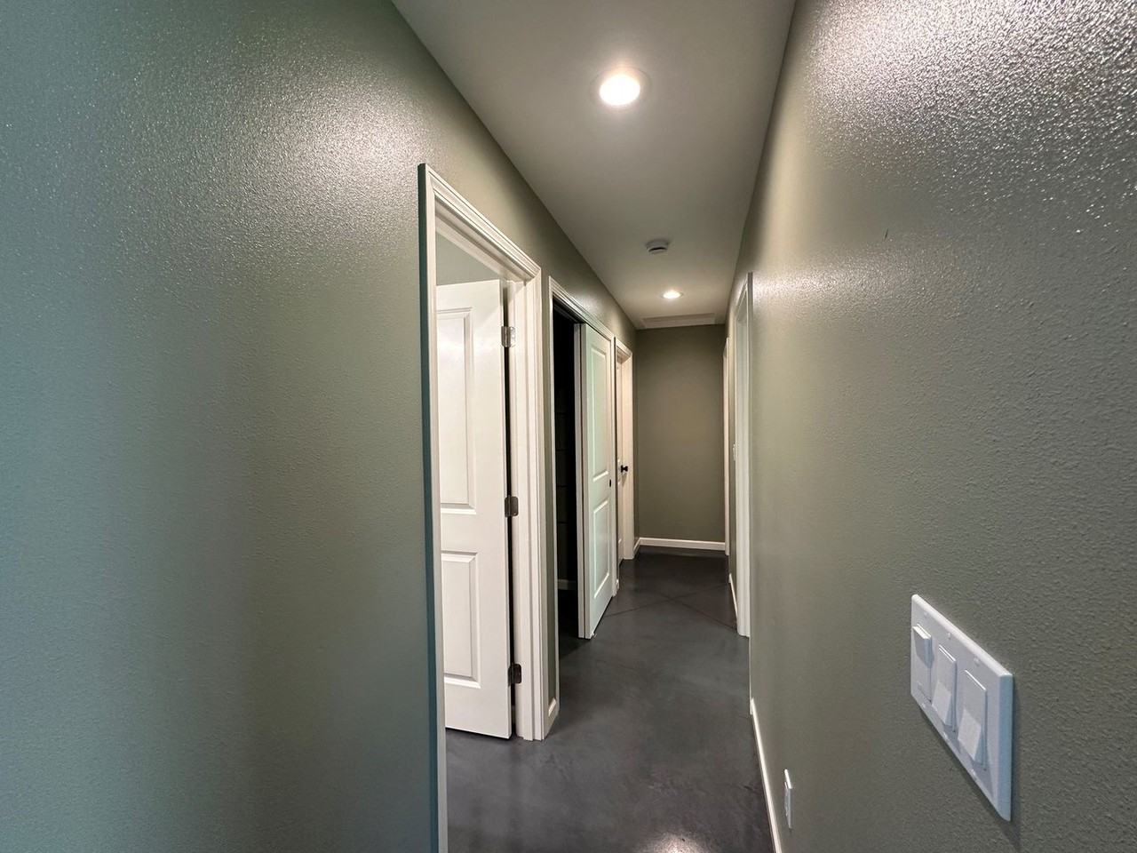 11-3875 Liona St - Photo 4 of 10