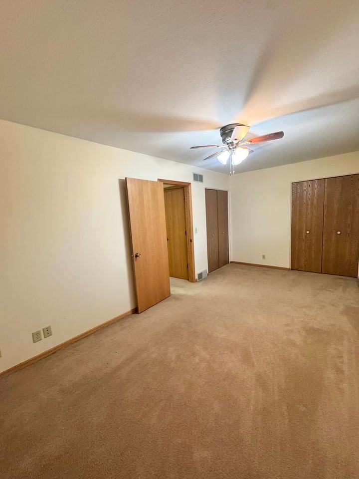 2723 N 93rd St - Photo 5 of 19