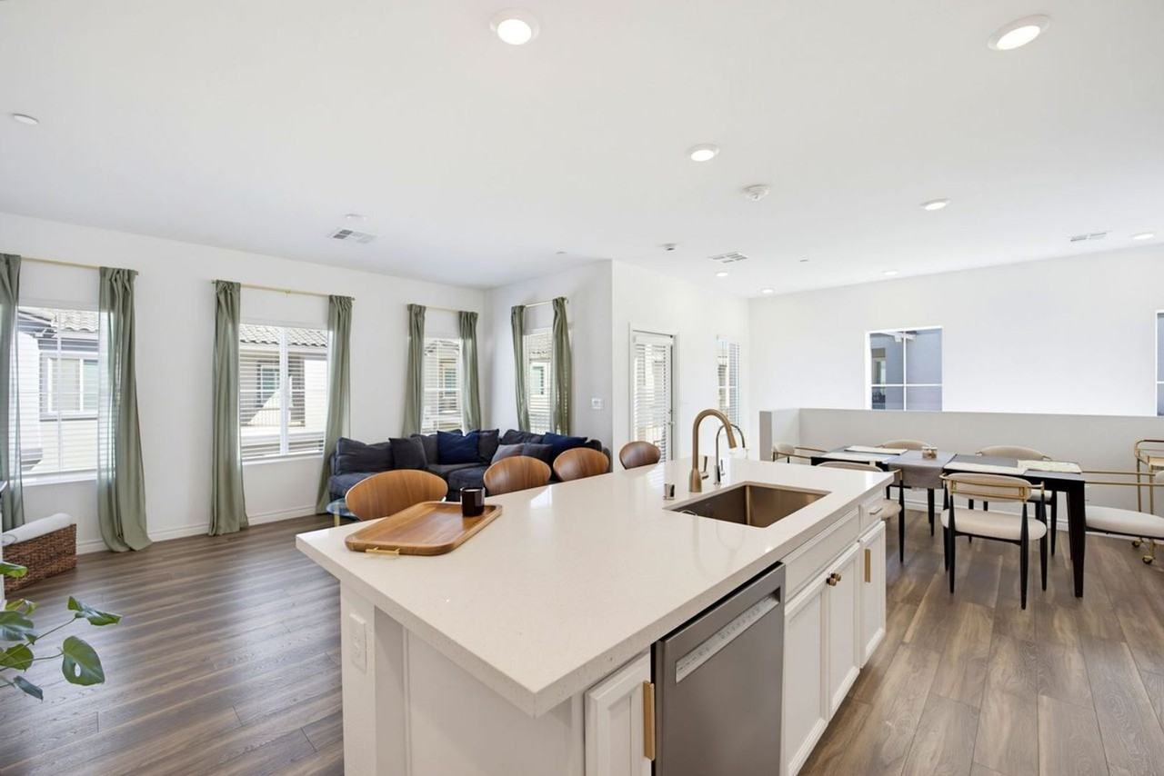 7232 N Decatur Blvd #6 - Photo 5 of 27