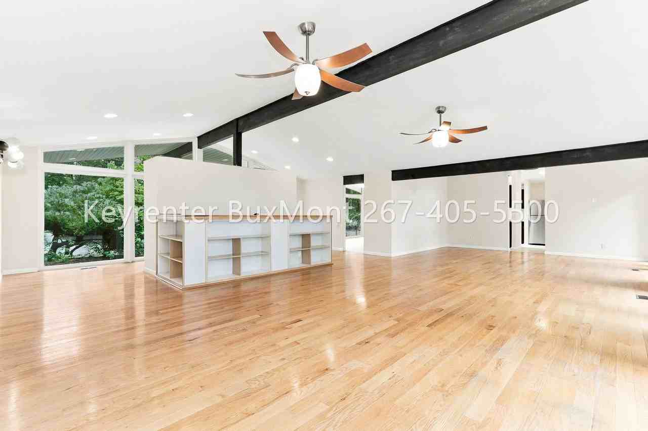 422 Wingate Rd - Photo 2 of 17